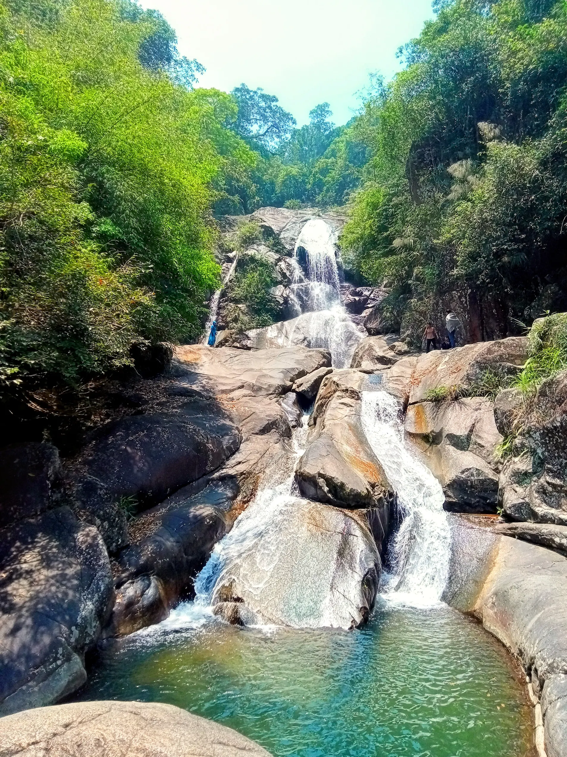 Khám phá Thác Khe Vằn - Tuyệt tác hùng vĩ của núi rừng Bình Liêu